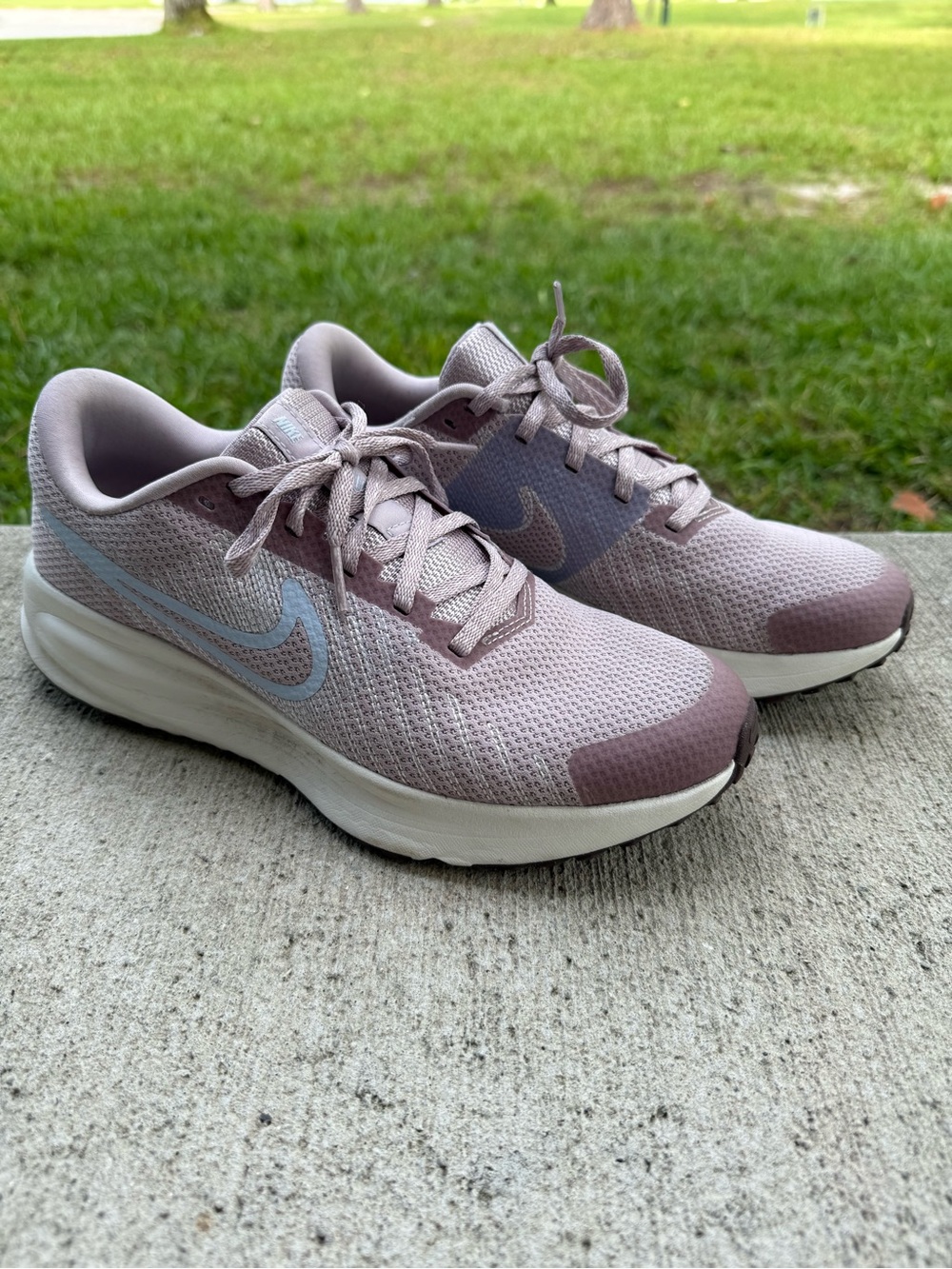 Nike Women’s Athletic Sneakers in Light Mauve and Dusty Pink